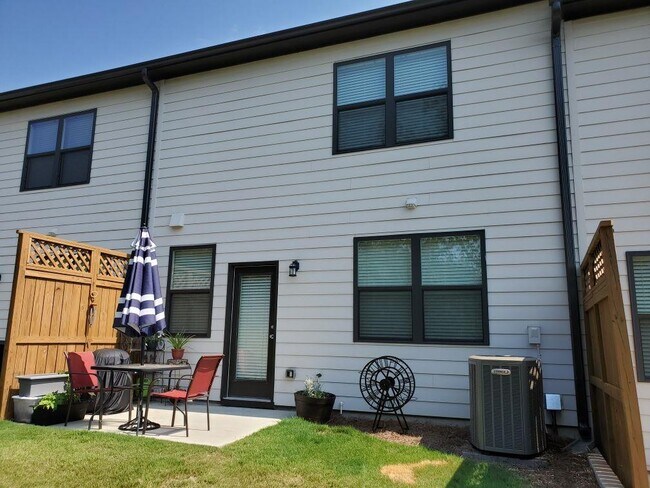 Foto del edificio - 6341 Mountain Home Way