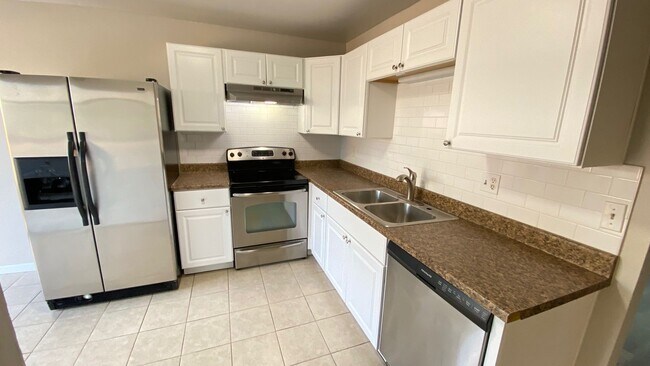 Building Photo - Welcome to Your Newly Renovated 4-Bedroom,...