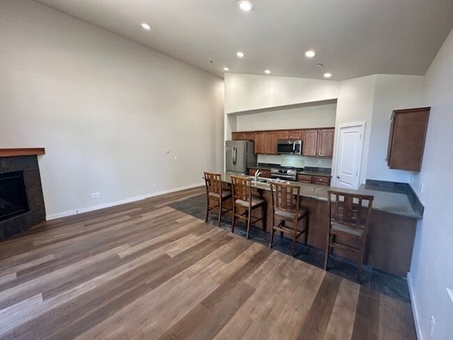 Building Photo - Lovely, recently remodeled 3Bd townhouse duplex! Available for viewing now! Call me to inquire to...