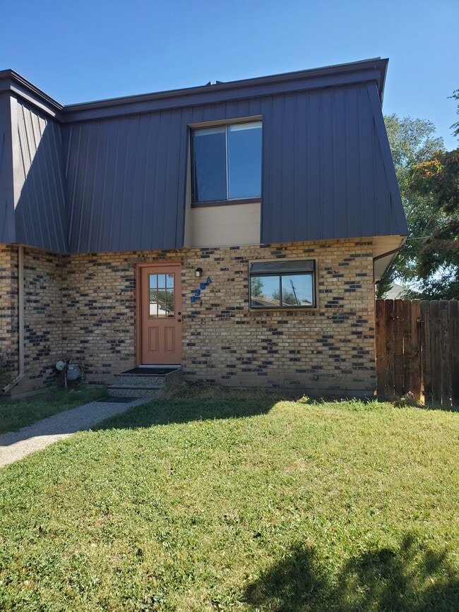 Building Photo - 138 N Willow St