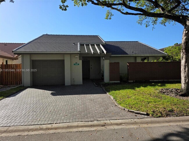 Foto del edificio - 2320 Dover