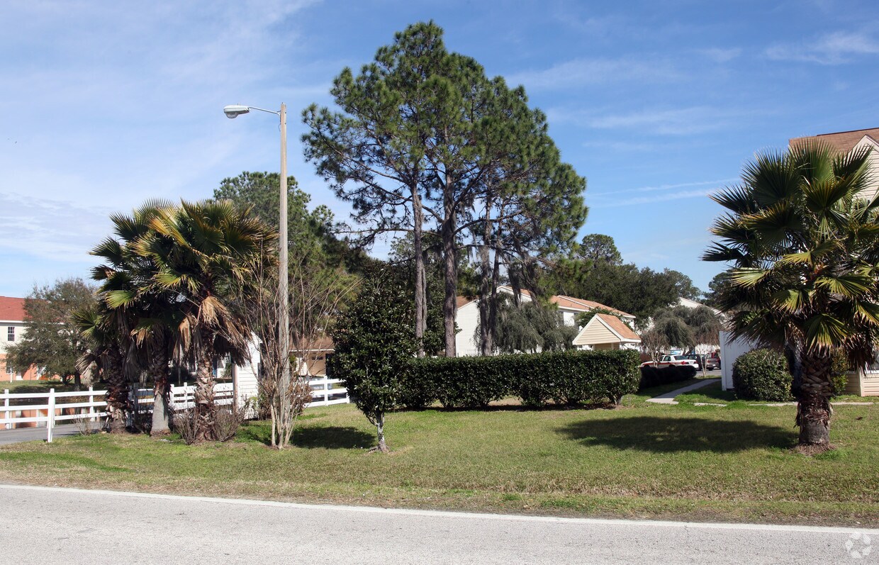 Lake Walden Town Homes Apartments Plant City, FL