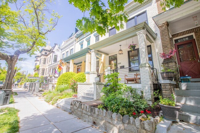 Building Photo - Lovely 2 BR/2 BA Townhome in Columbia Heig...