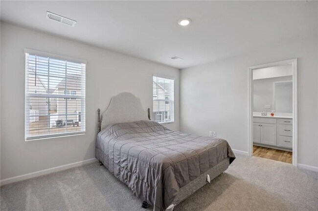 Foto del edificio - 559 Brasstown Ct
