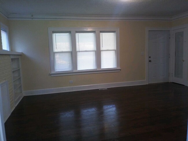 Building Photo - 3 Bedroom 1 Bathroom House
