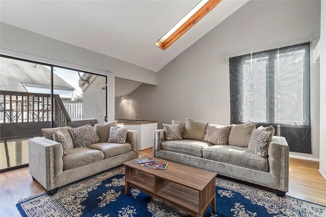 Photo - 3022 Baldwin St Apartment
