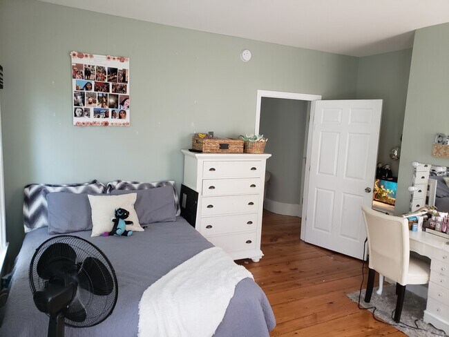 Cama 1 - 90 Spring St