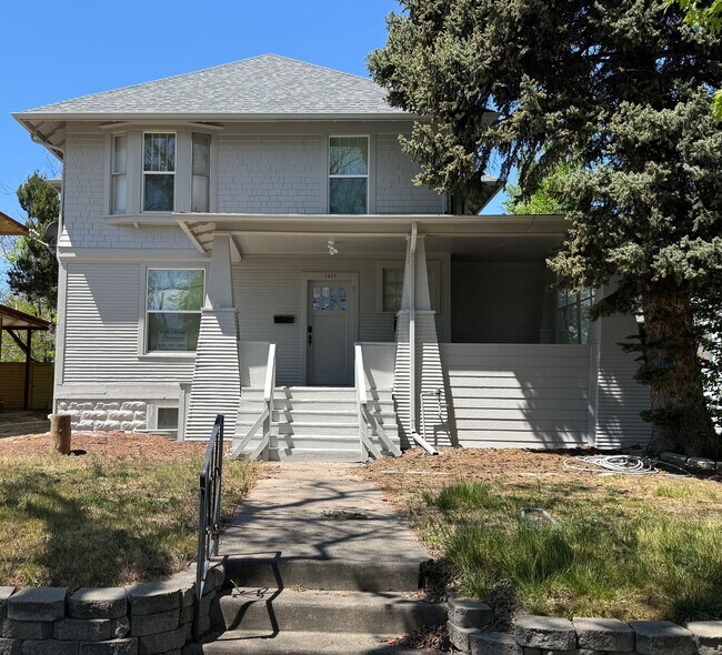 Foto del edificio - 1/2 Off First Full Month's Rent! 5 Bedroom Home with Office and 2 Kitchens near UNC Campus