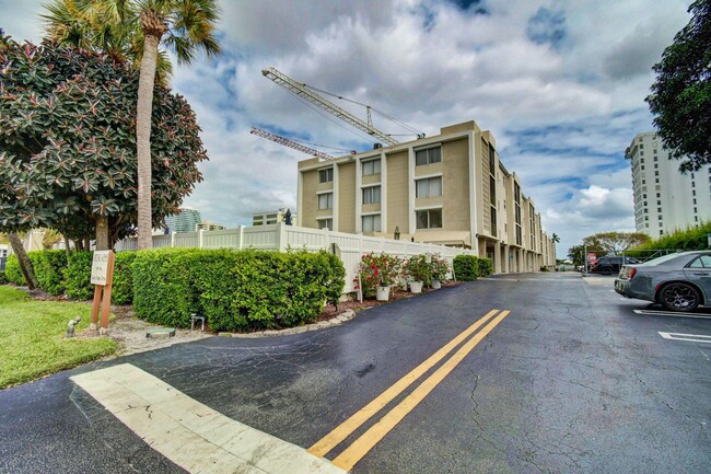 Building Photo - 1601 S Flagler Dr