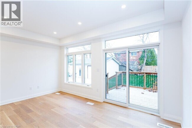 Building Photo - 29 Dana Dr