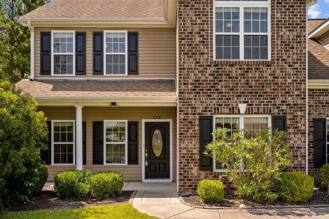 Building Photo - Welcome to Savannah Drive!