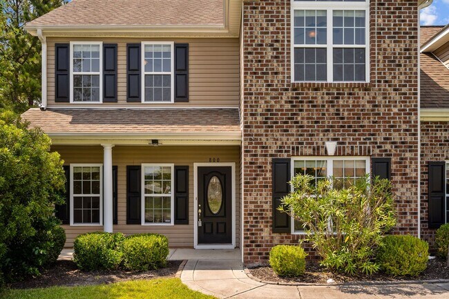 Foto del edificio - Welcome to Savannah Drive!