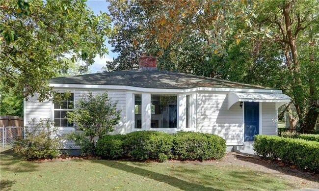 Foto del edificio - Exceptional Eastside Bungalow