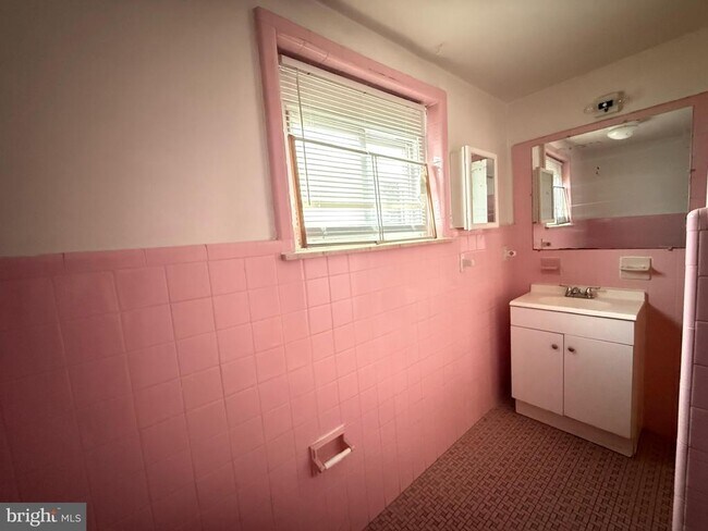 Foto del edificio - 1816 S Chadwick St