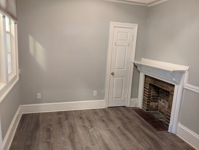 Front Half Bedroom - 9 Benefit St