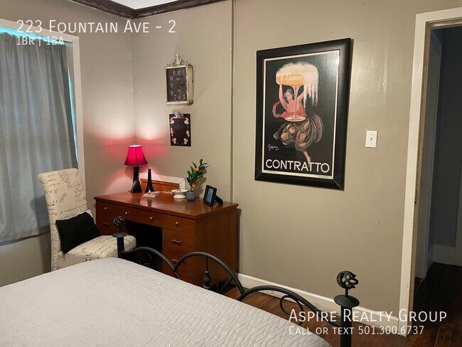 Foto del edificio - Furnished bedroom in large house (Shared H...