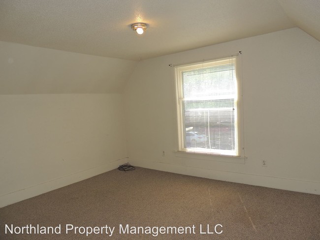 Building Photo - 624 1/2 3rd St
