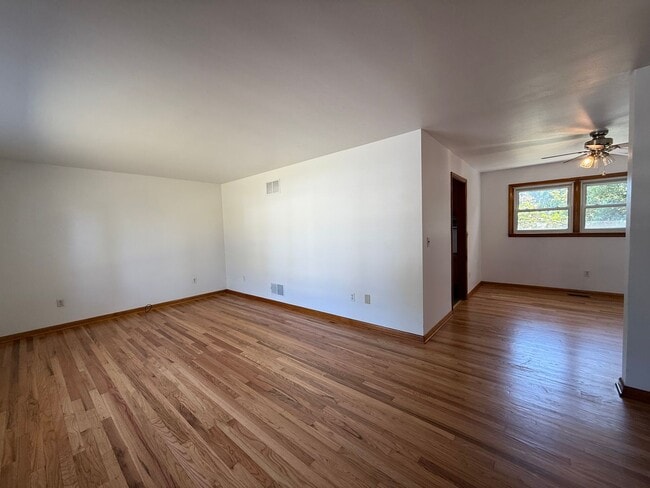 Building Photo - Three Bedroom Ranch