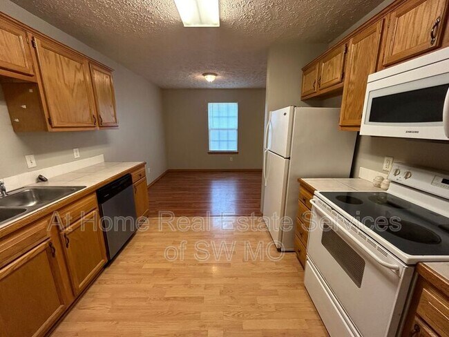 Building Photo - 1423 E Central St