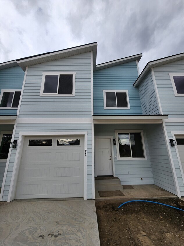 227 Cedar St, Hamilton, MT 59840 Townhome Rentals in Hamilton MT