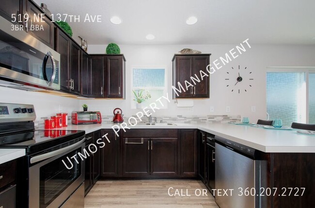 Building Photo - Newer Construction 3BD 2.5BA Home in the H...