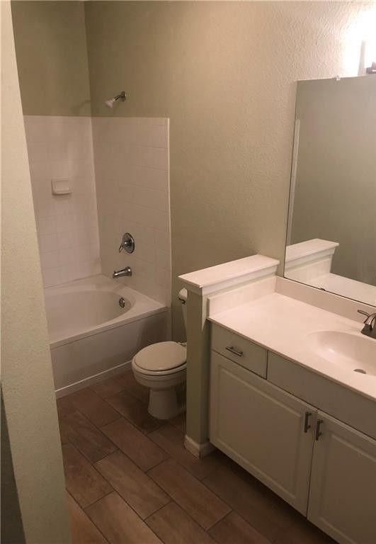 Foto del edificio - 100 Arbor Lakes Cir