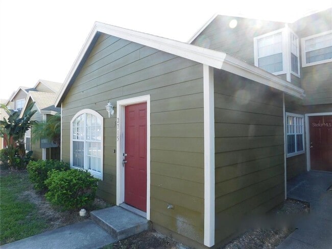 Building Photo - 2715 Fan Palm Dr