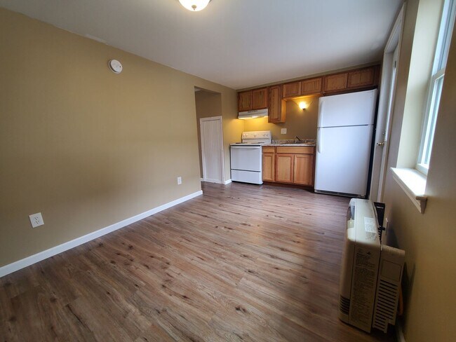 Building Photo - 12 Oak