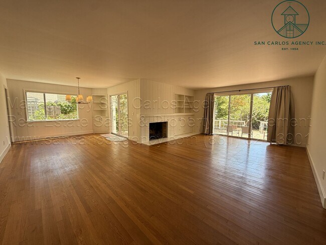 Building Photo - Recently Updated Three Bedroom Upper Hatton Fields Home
