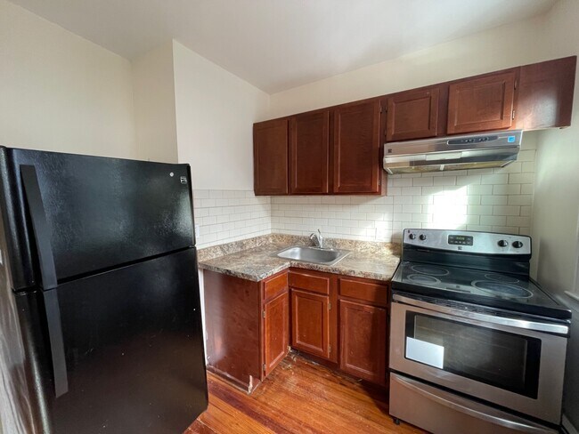 Building Photo - 363 Warburton Ave