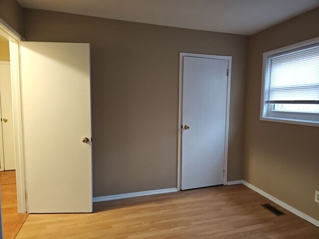 Foto del edificio - 6549 Canastota 3BR/1BA (Fairfield)