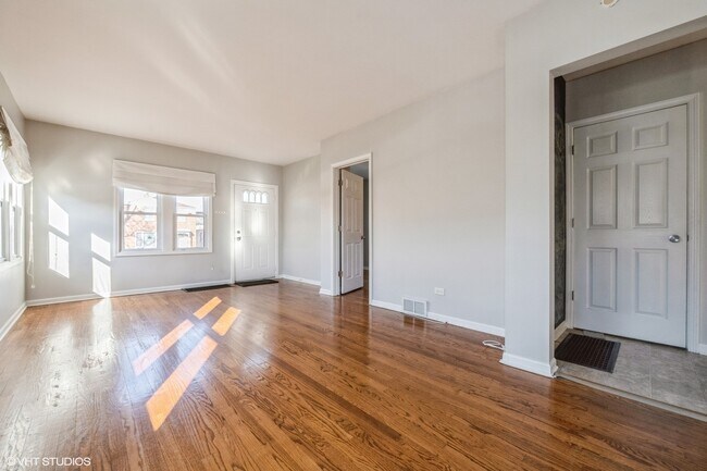 Foto del edificio - 7735 W Catalpa Ave