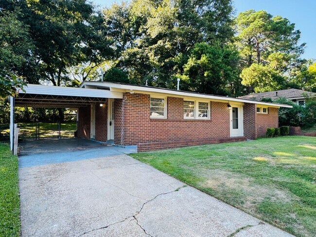 Foto del edificio - 3-Bedroom charming gem !