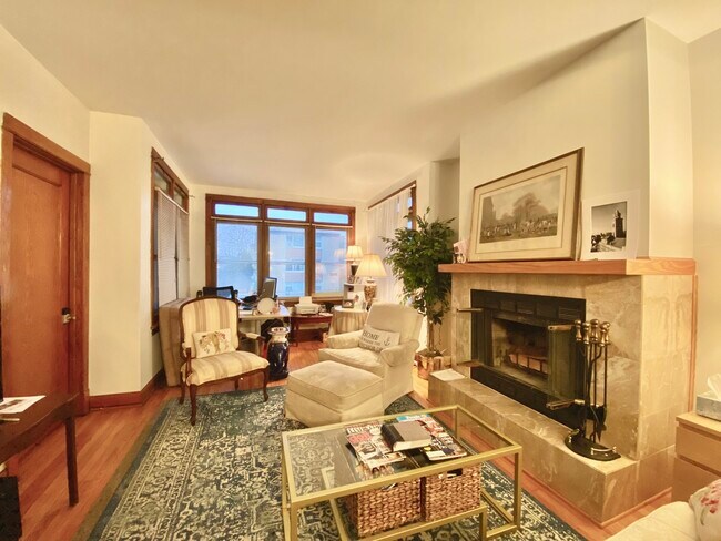 Foto del edificio - 5321 W Leland Ave