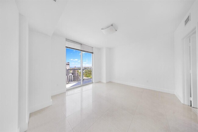 Foto del edificio - 185 SW 7th St