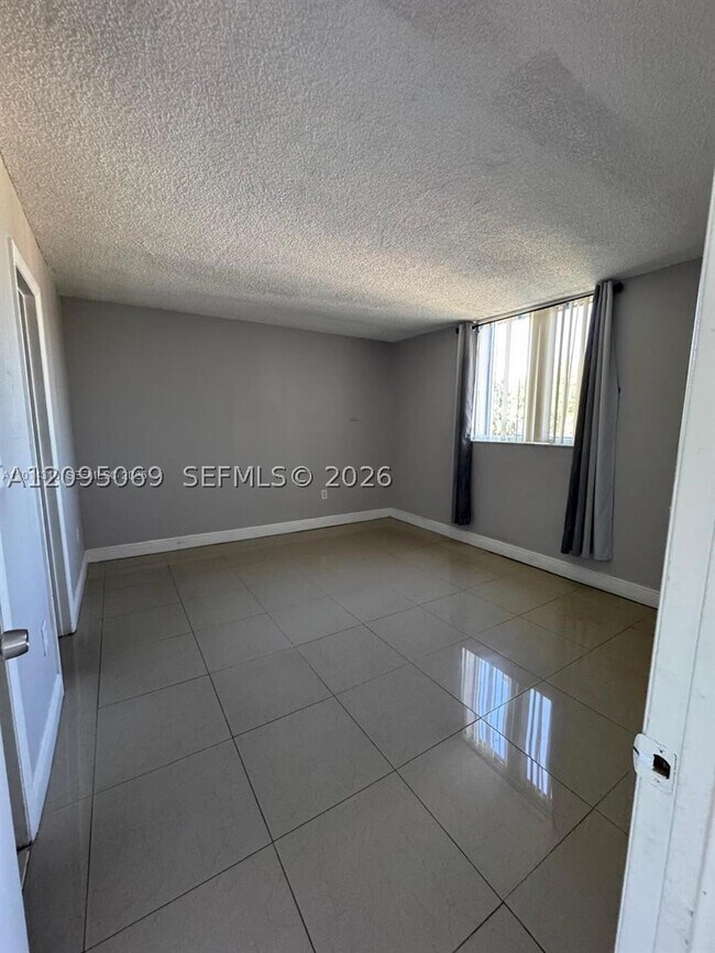 Building Photo - 10090 NW 80th Ct