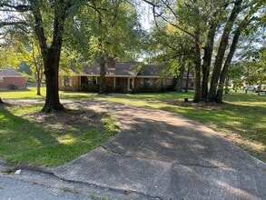 Building Photo - 183 Heatherwood St