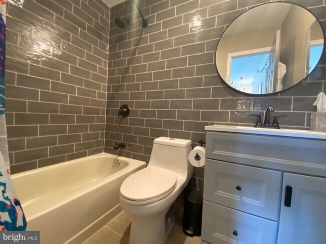 Foto del edificio - 43 Watertown Ct