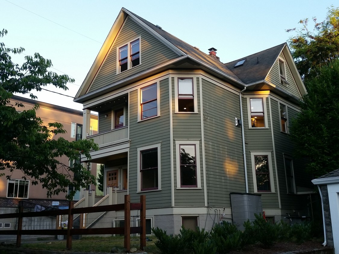 Primary Photo - 1611 E Spring St