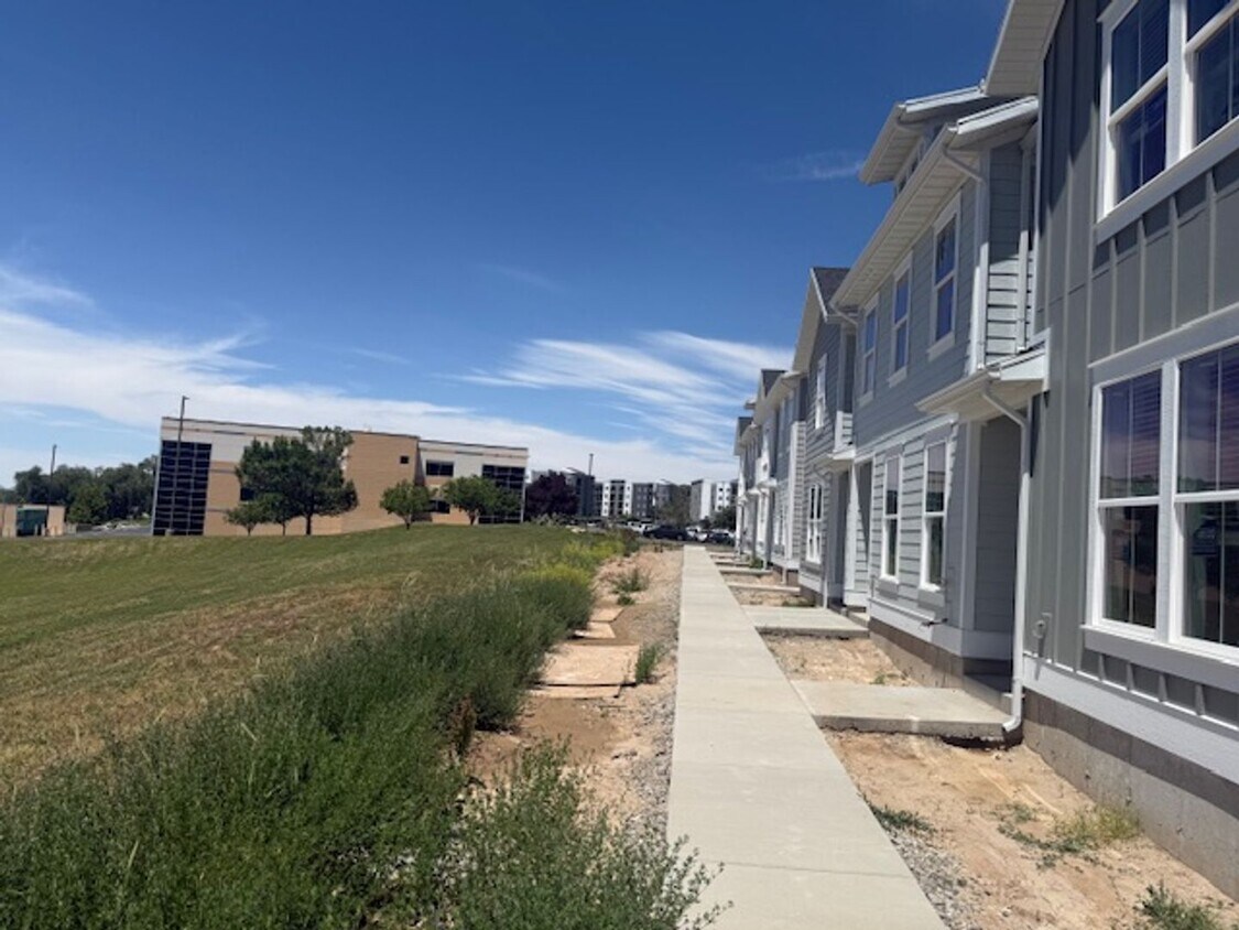 Foto del edificio - Beautiful new construction, be there first to live here, central air, master suite and 2 car garage