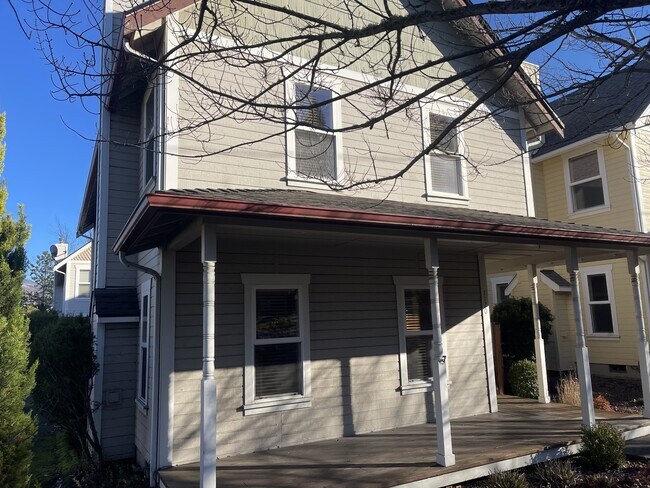 Foto del edificio - 1120 Tolman Creek Rd