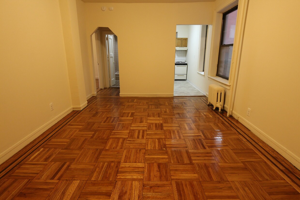 Foto principal - 6901 Shore Rd