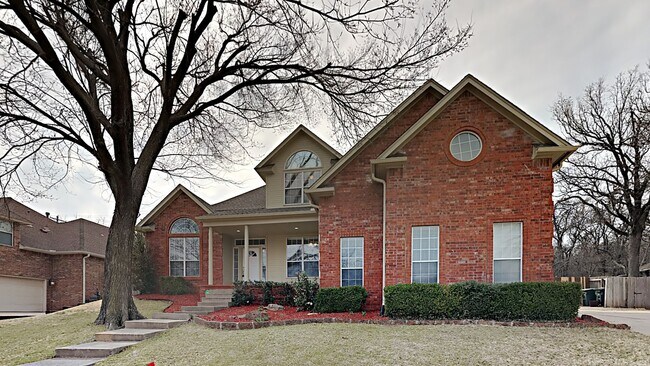 Foto del edificio - Spacious 4 Bedroom 3 Bathroom + Bonus Room...
