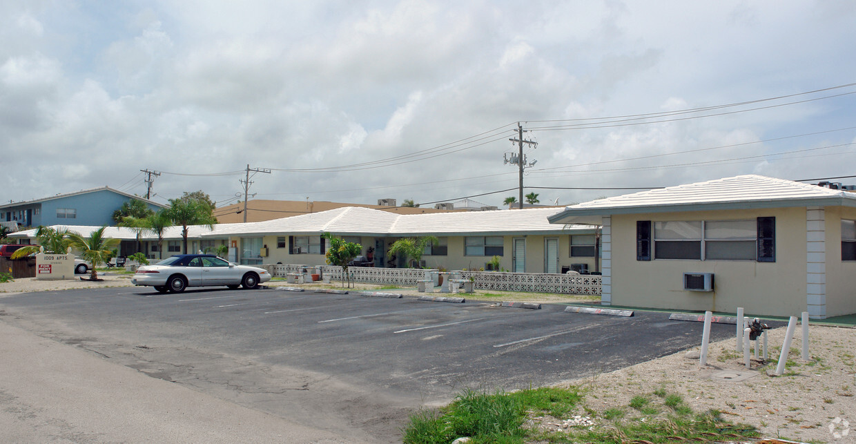 Primary Photo - Deerfield Apartments