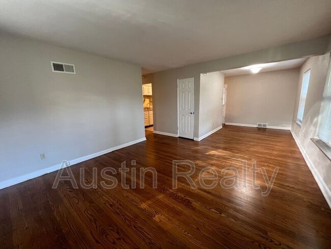 Foto del edificio - 8698 White Ave