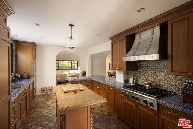 Building Photo - 3278 Primera Ave