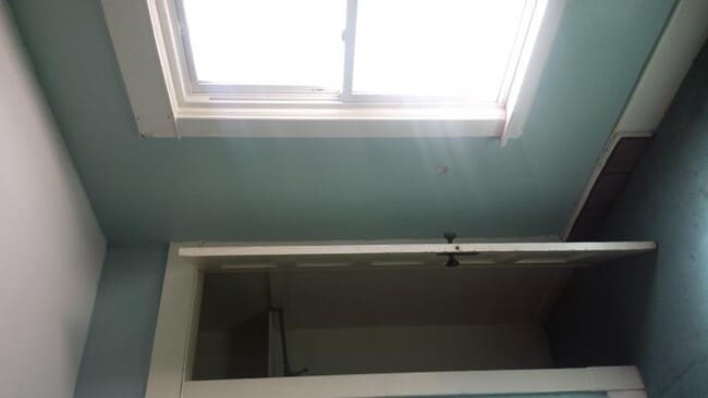 Building Photo - 503 E Utica St