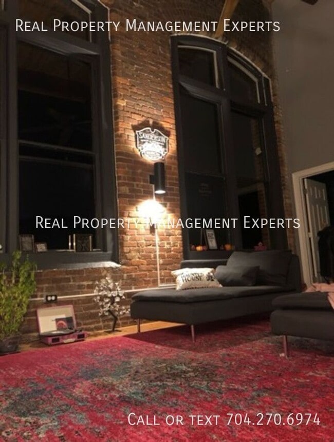 Photo - 201 S Hoskins Rd Apartment