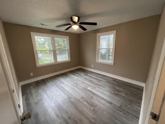 Foto del edificio - 815 N Commander St