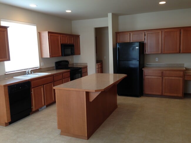 Building Photo - 202 Hawk Ave SW